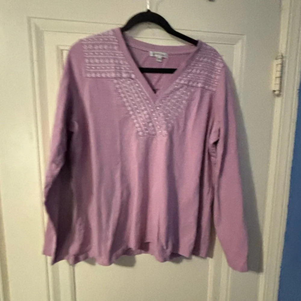 Orvis Lavender long Sleeve Vee Neck embroidered X-Large Blouse